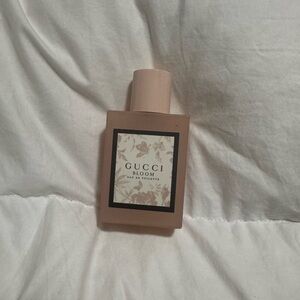 Gucci Bloom Eau de Toilette - Soft Pink Matte Bottle